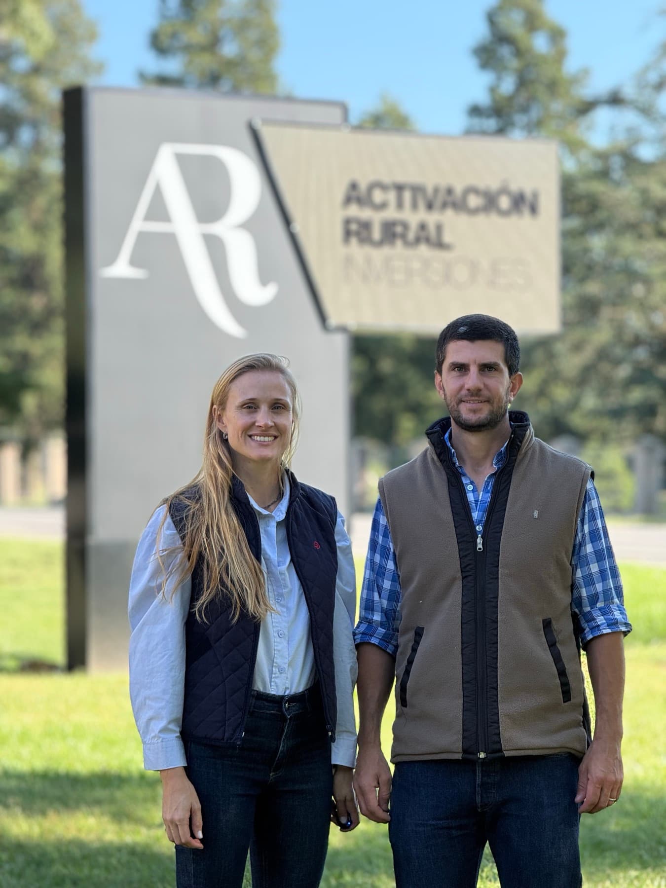 Ana y Alejandro en el campo